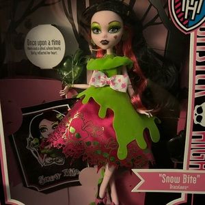 Monster High Draculaura Snow Bite Scarily Ever After Target Exclusive